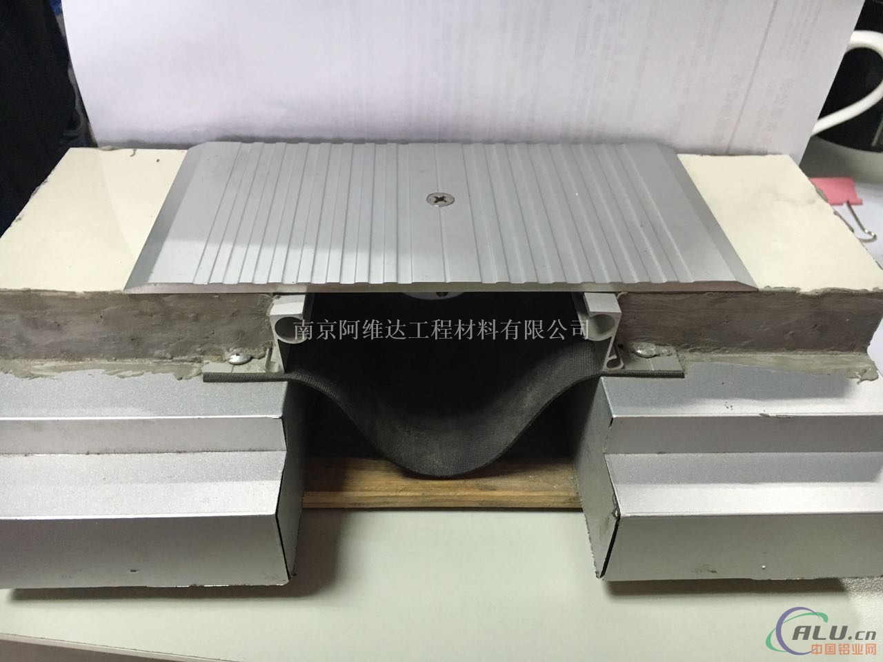 建筑变形缝装置厂_《变形缝建筑构造》_变形缝构造要求