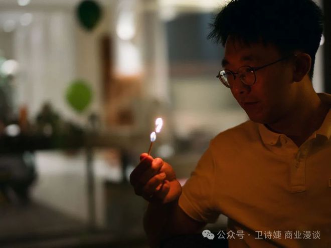 杆上电缆固定架_电缆登杆装置_电缆电杆架空施工视频